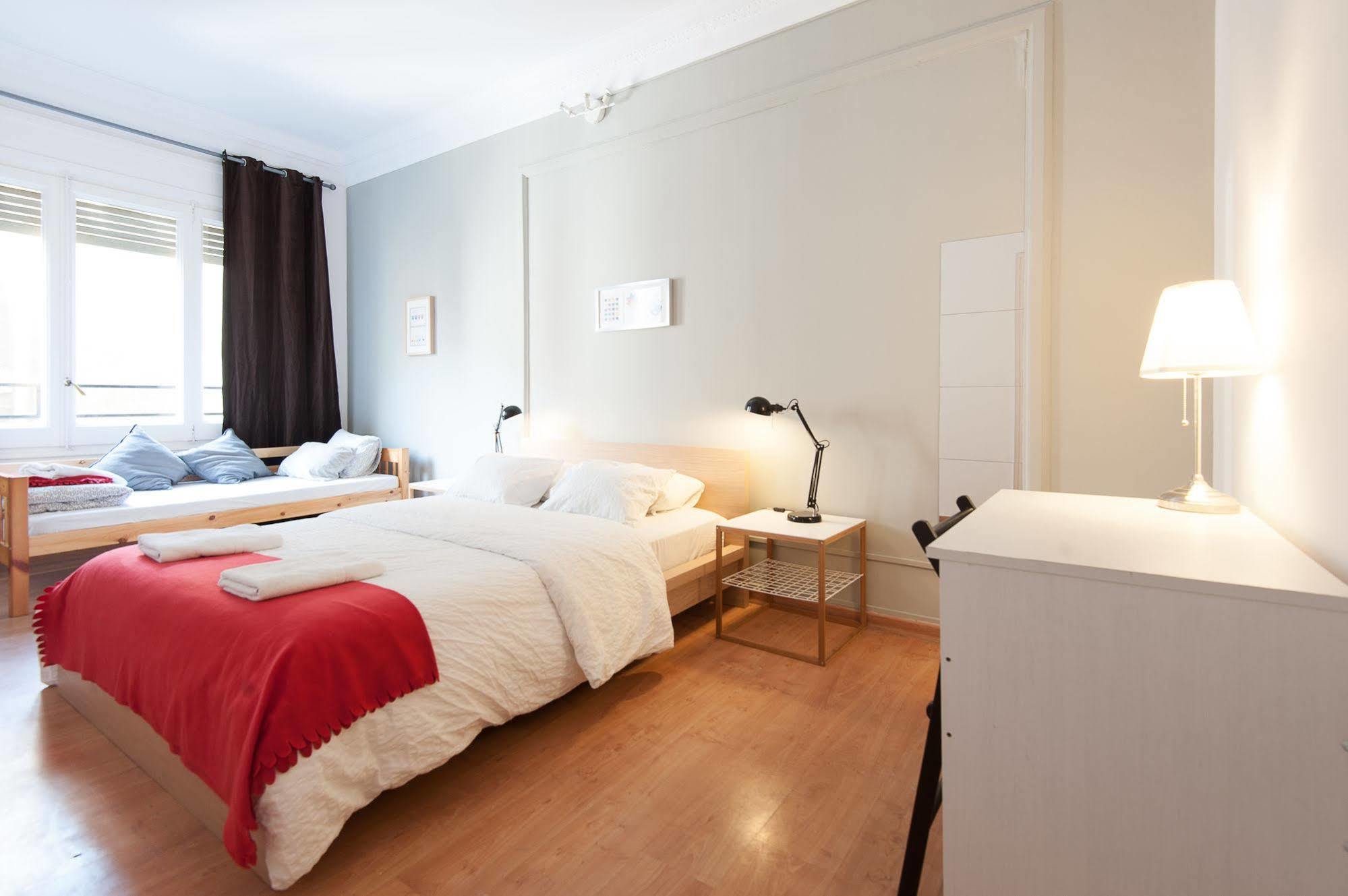 Wow Hostel Barcelona Exterior foto